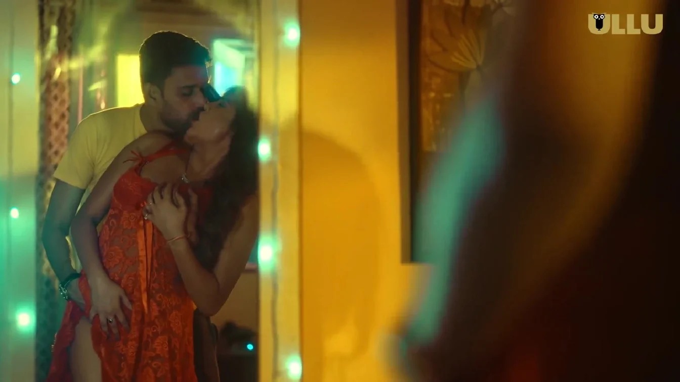 Tere Mere Beech Mein S01 P01 (E01-03) ULLU